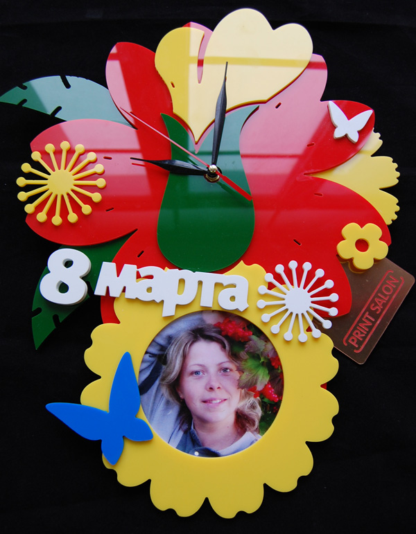 Часы с логотипом, часы в форме логотипа